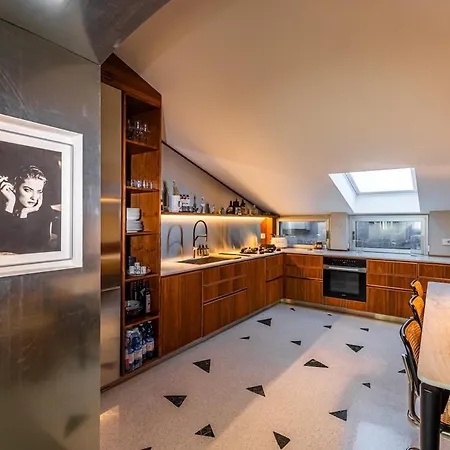 Moscova Elegance And Modern Design With Rooftop Milánó